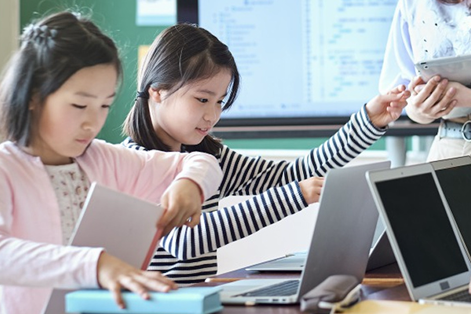 子どものプログラミング学習の様子